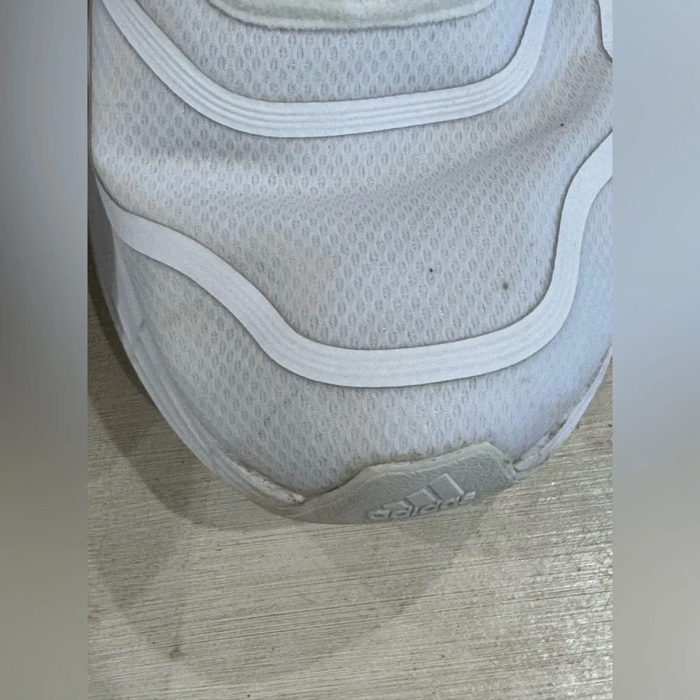 Men’s Adidas Tennis Shoes - Picture 8 of 9